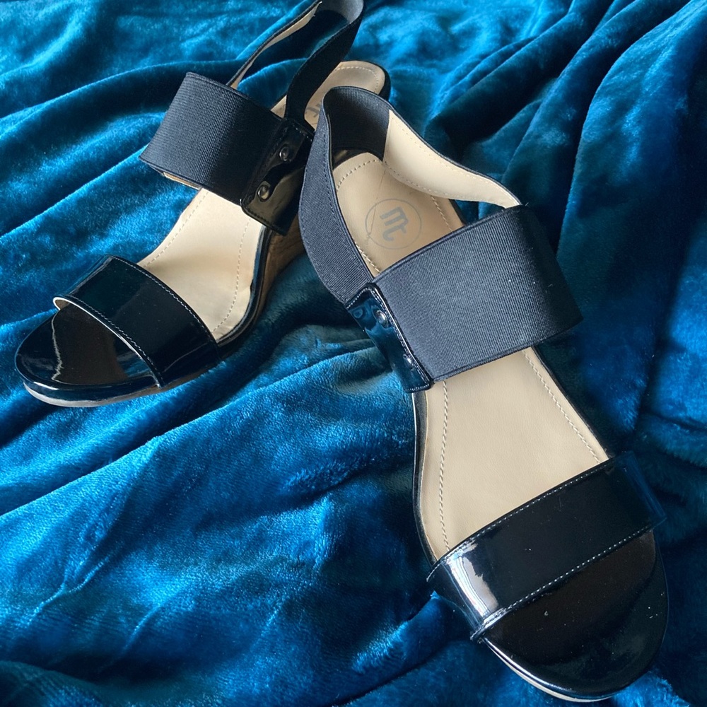 Mootsies Tootsies wedge sandals ❤️